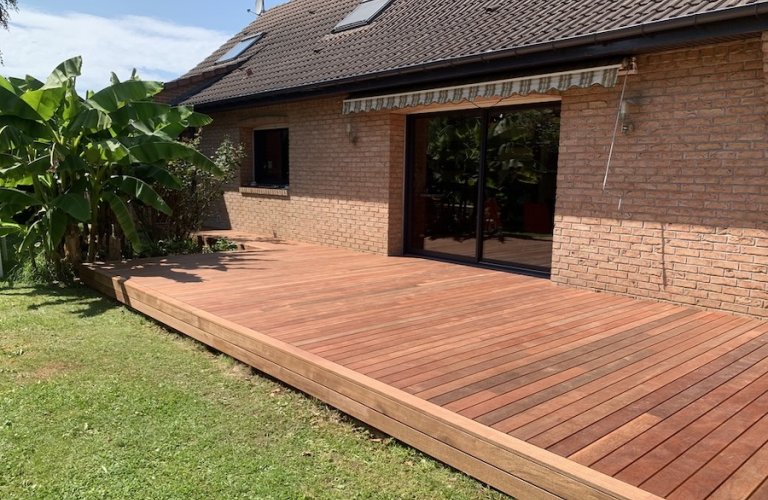 Pose d'une terrasse SOFTLINE MERBAU - BANDEAU 2 LAMES - VERQUIGNEUL